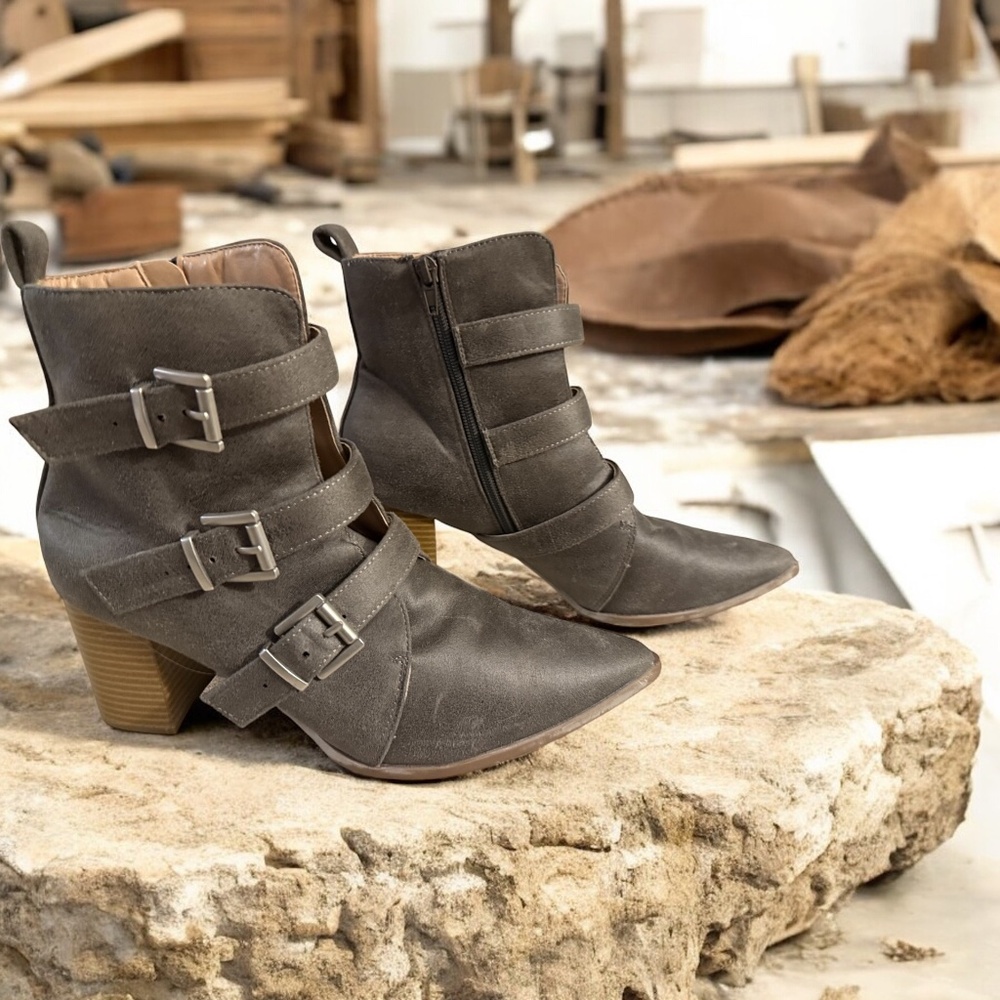 Journee Collection Women's Fall/Winter Ankle Boots 9.5